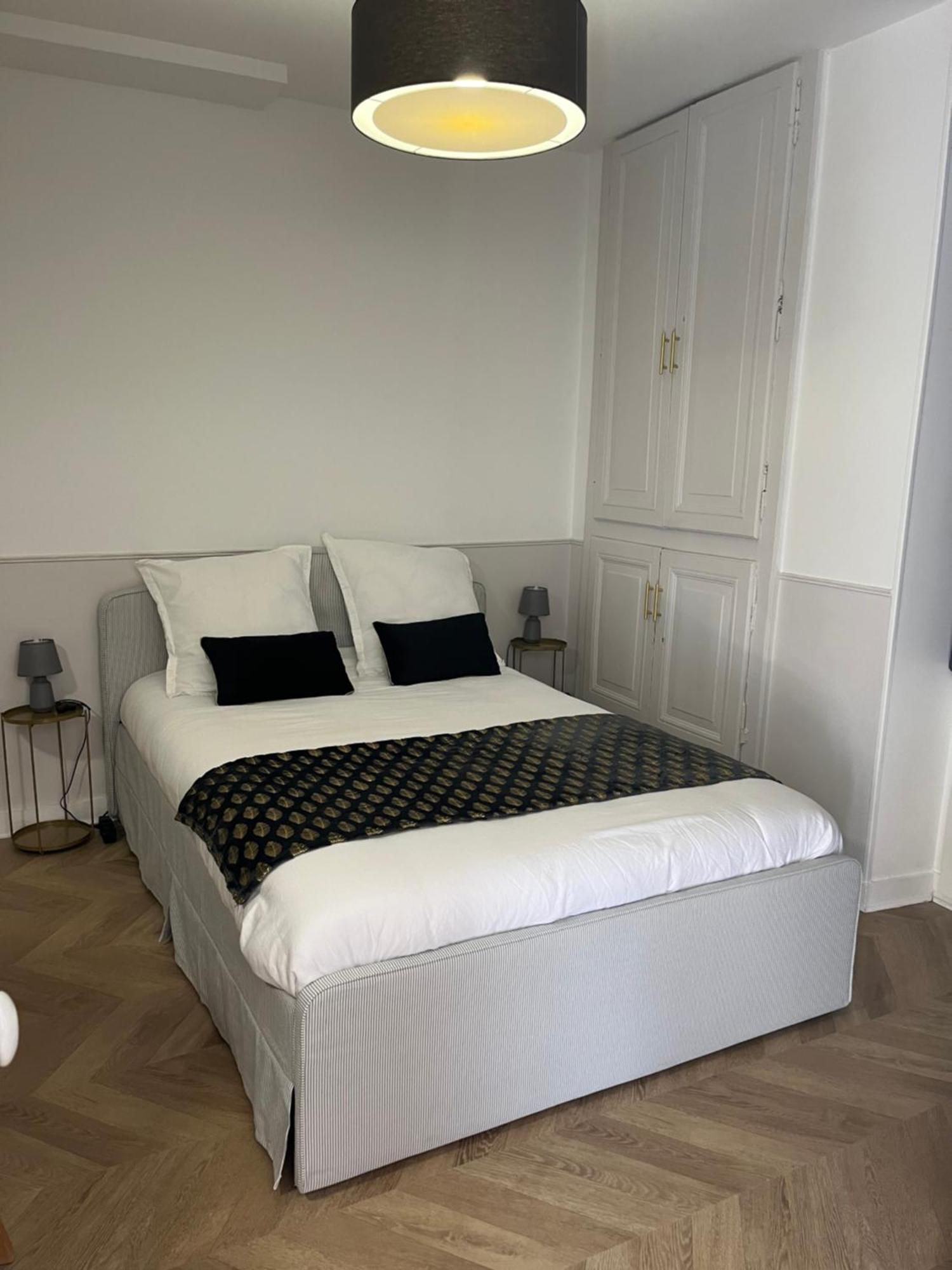 Le Studio Haslay Seraucourt En Plein Coeur De Ville De Bourges - Charme De L Ancien Et Confort Contemporain Chambre photo