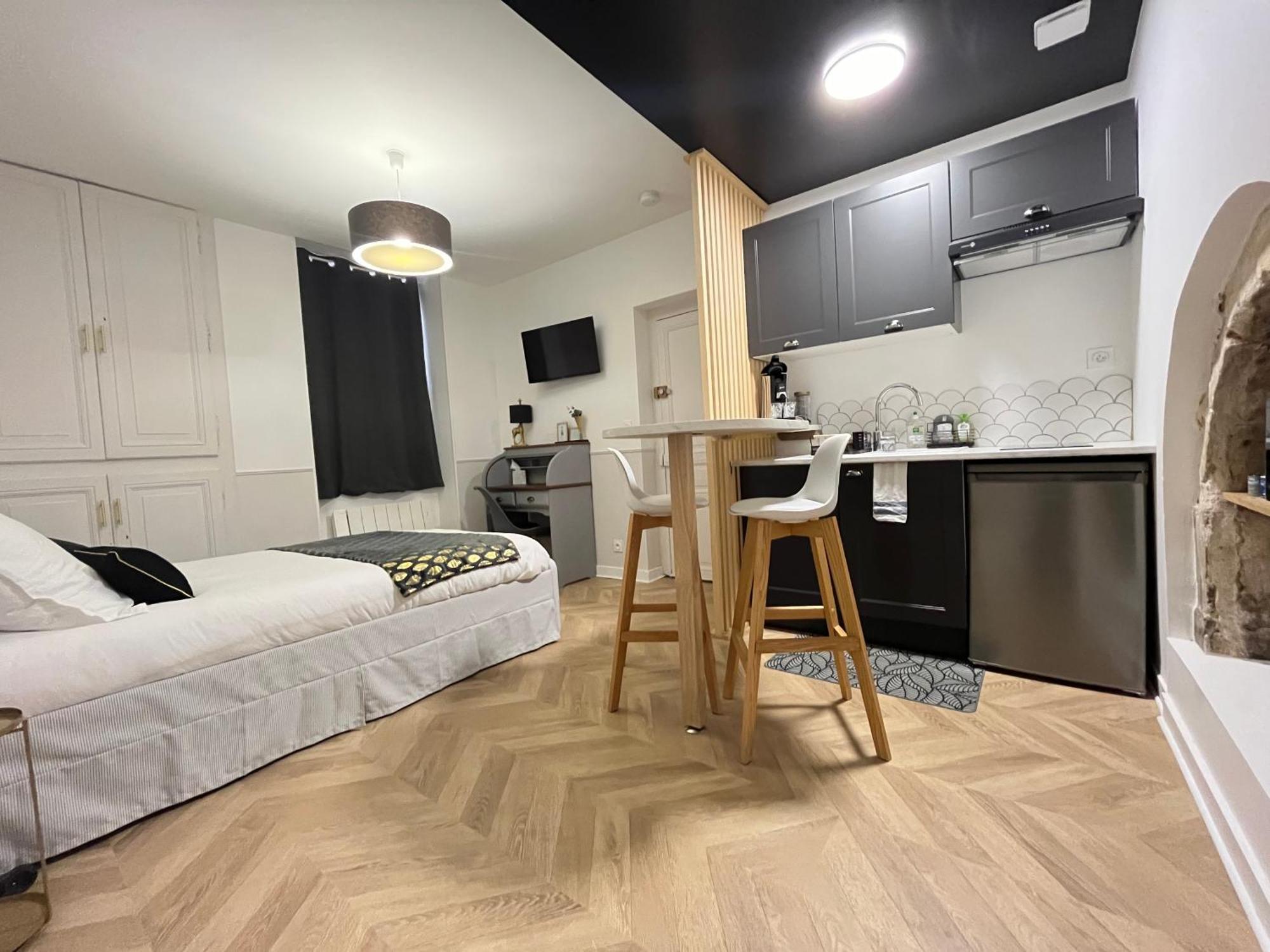 Le Studio Haslay Seraucourt En Plein Coeur De Ville De Bourges - Charme De L Ancien Et Confort Contemporain Chambre photo